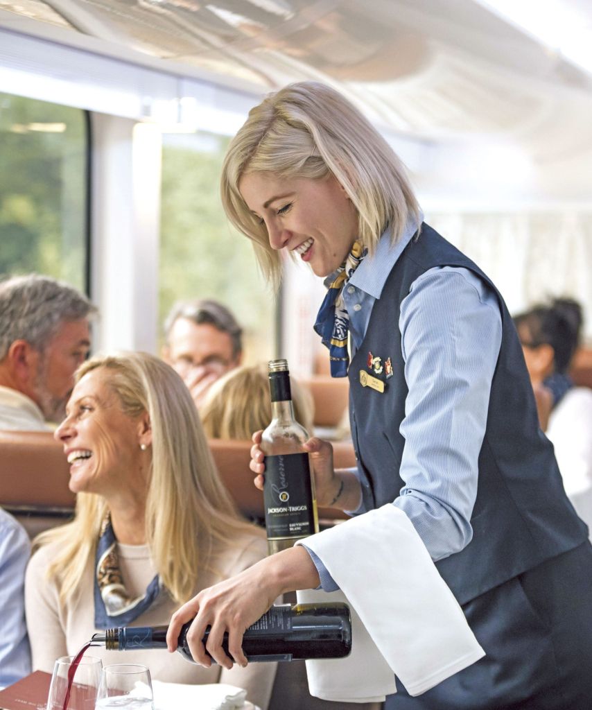 Rocky Mountaineer GoldLeaf Service, Dining