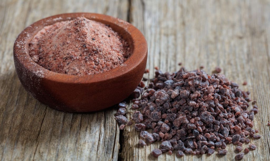 Black indian salt crystals and powder