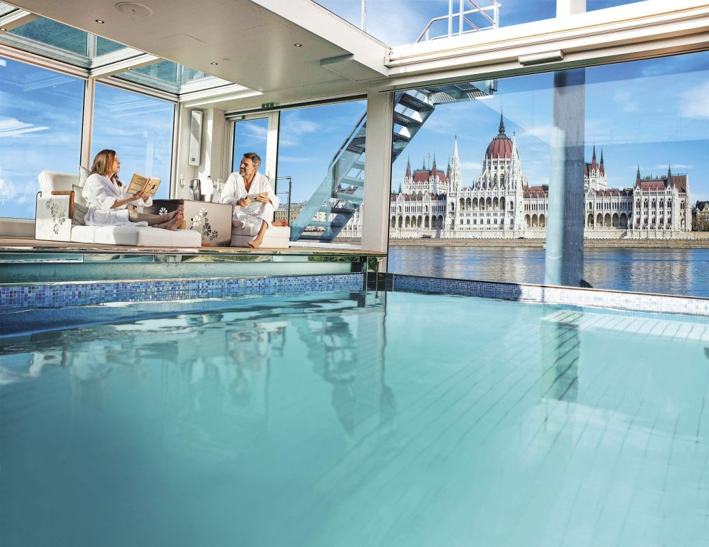 Emerald Waterways Star-Ship Pool, Budapest