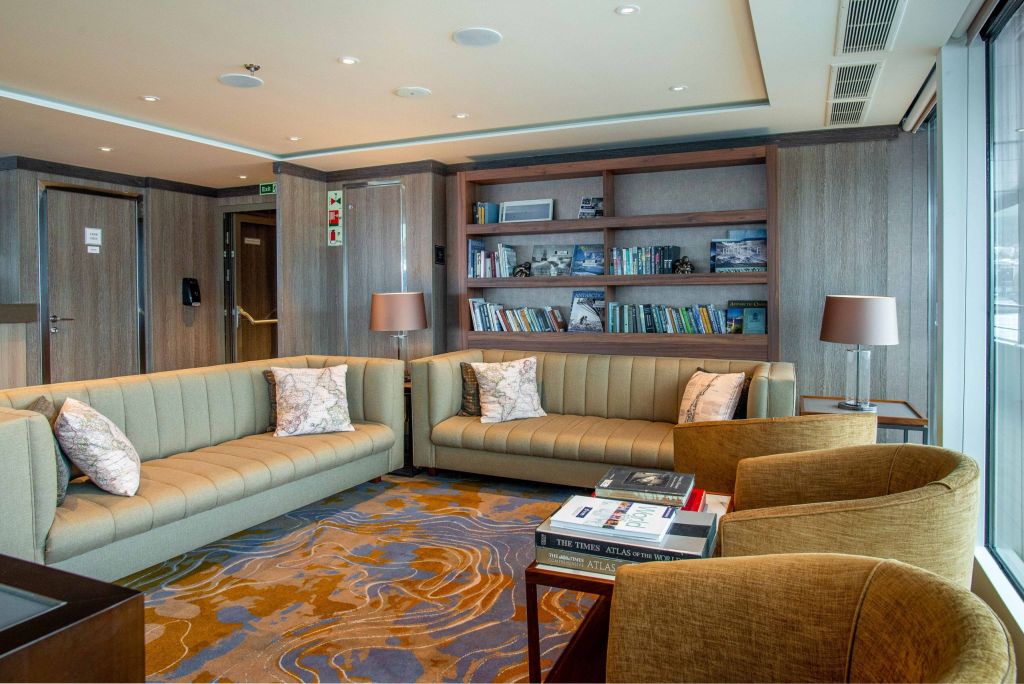 Quark Expeditions_World Explorer_Observation Lounge (4)