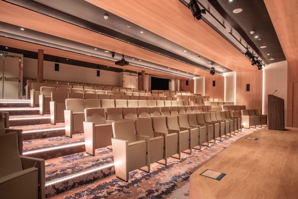 Quark Expeditions_World Explorer_Theater (1)