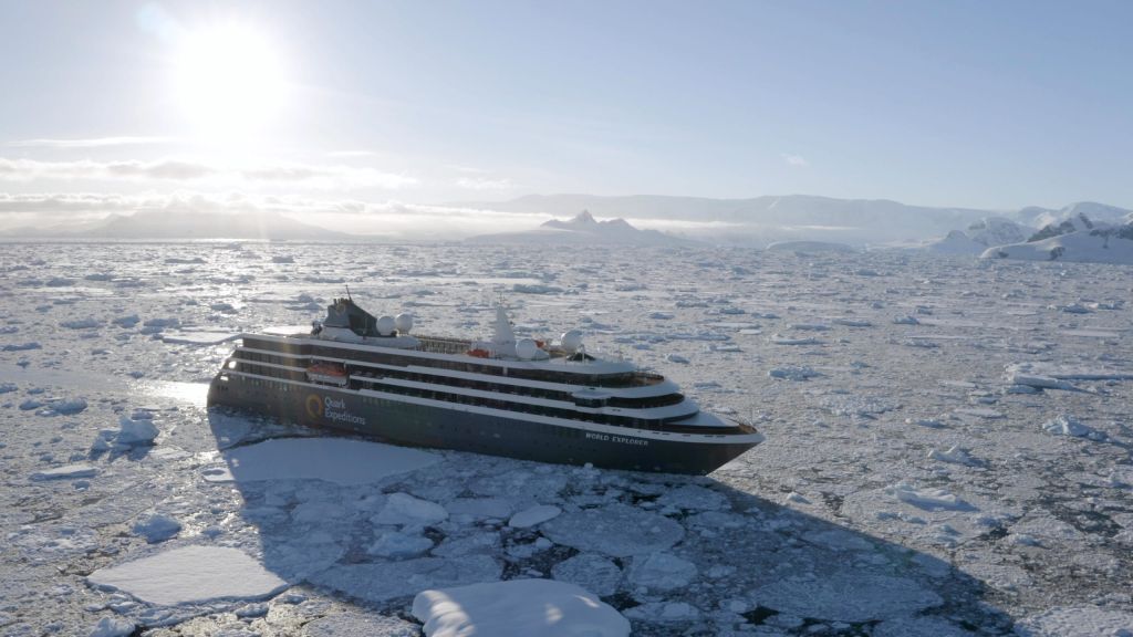 World Explorer_Exterior_ Antarctica Drone_Credit Drone pilot – Guillaume Marion – HQ Pilots (6)