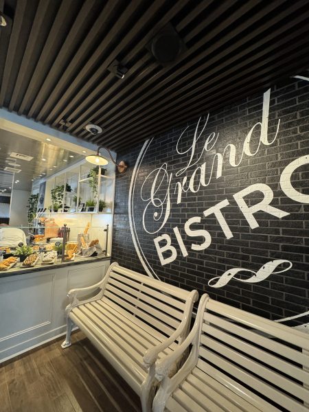 Le Grand Bistro Restaurant & Cafe