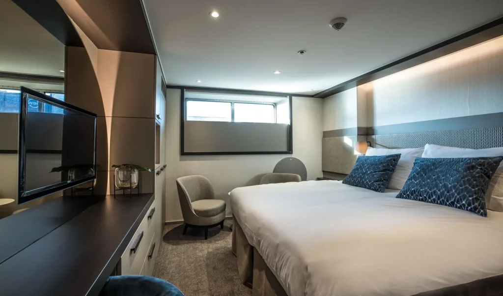 Window stateroom