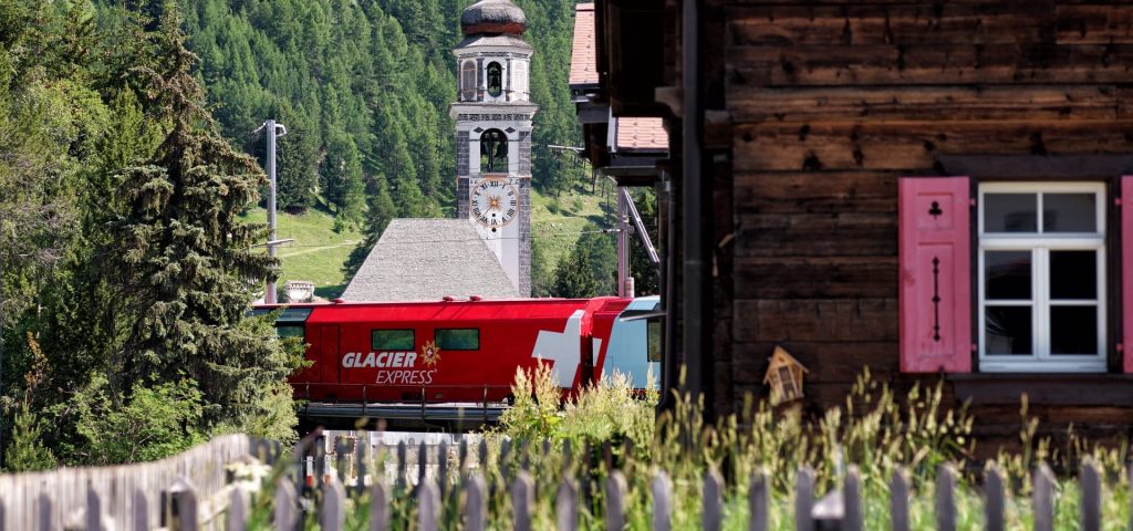 Glacier Express Engadin Bauernhaus Sommer