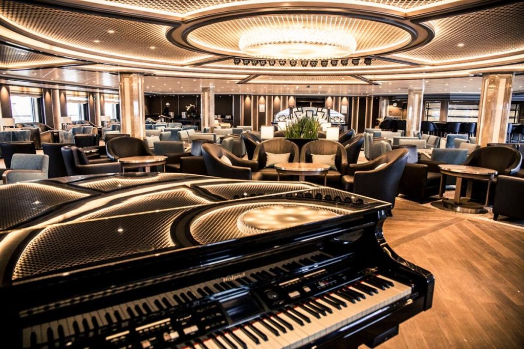 Silver spirit lounge