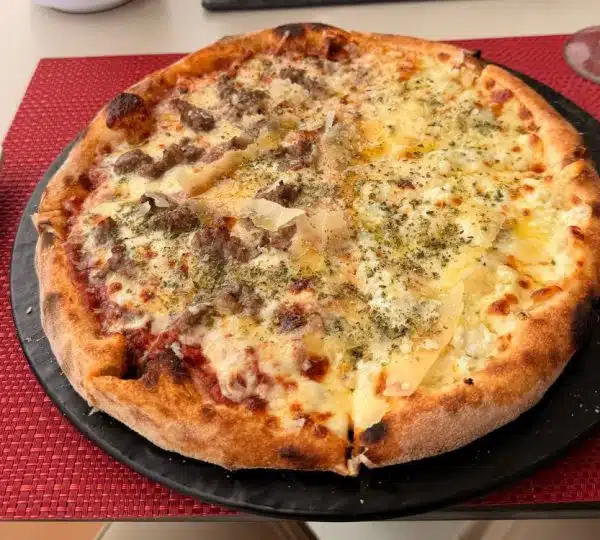 Spaccanapoli Pizza