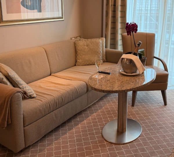 Deluxe Veranda Suite Living Space