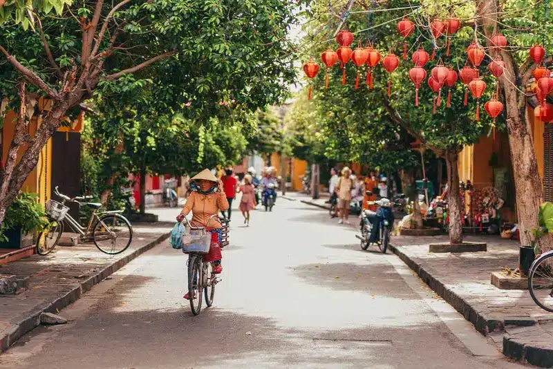 TVSF_vietnam_hoi-an_bike-riding-local
