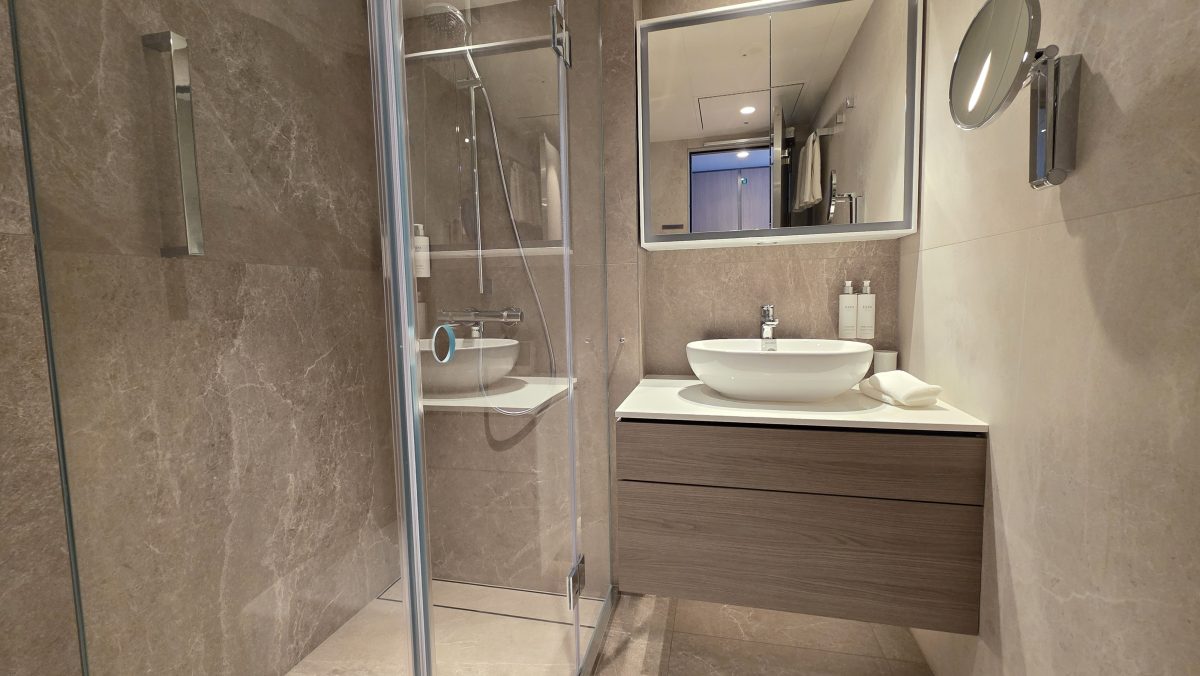 Balcony Suite Bathroom on the Emerald Kaia