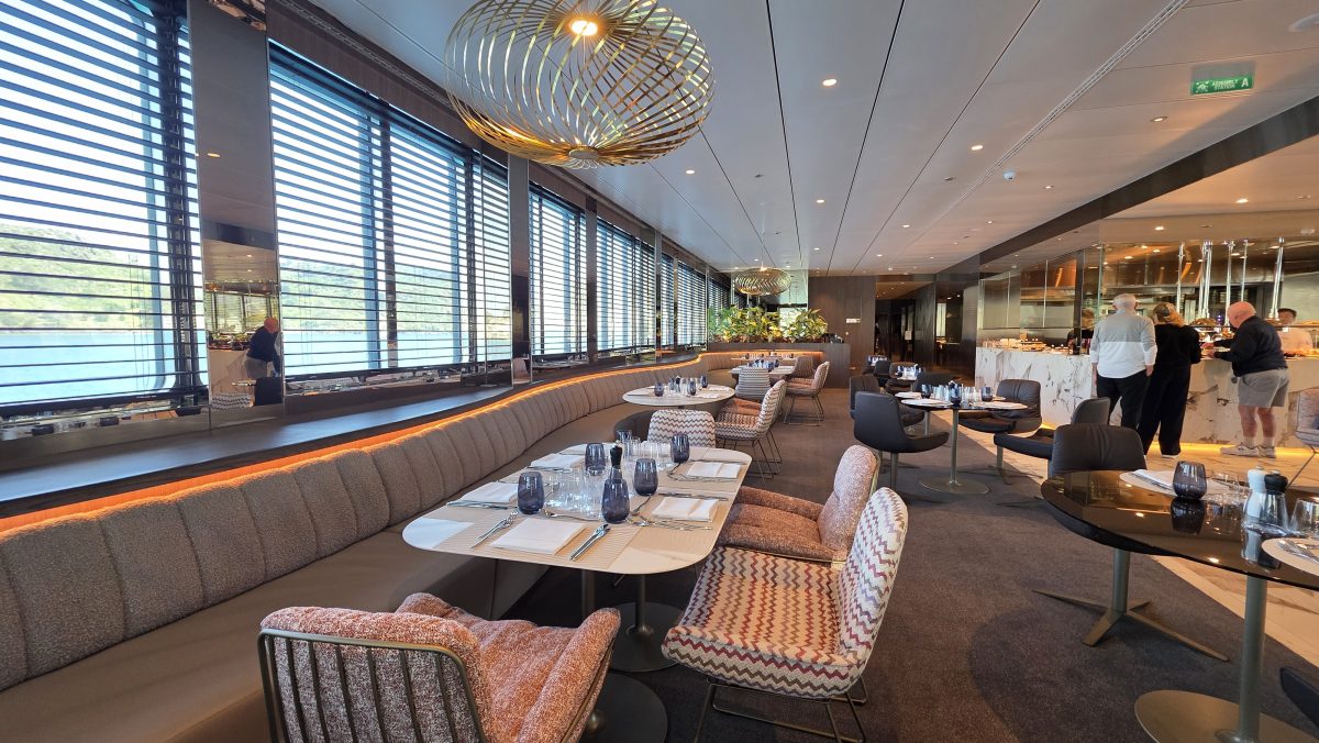 La Cucina (Main Restaurant) seating options on the Emerald Kaia Superyacht