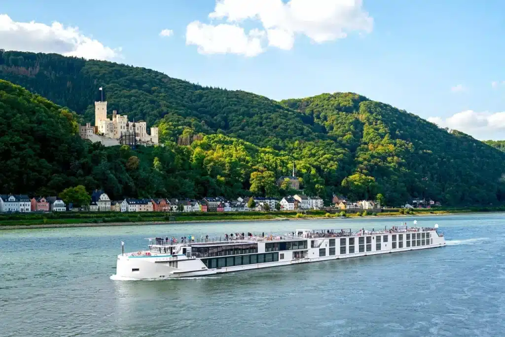 Riverside Cruise Ravel Ship